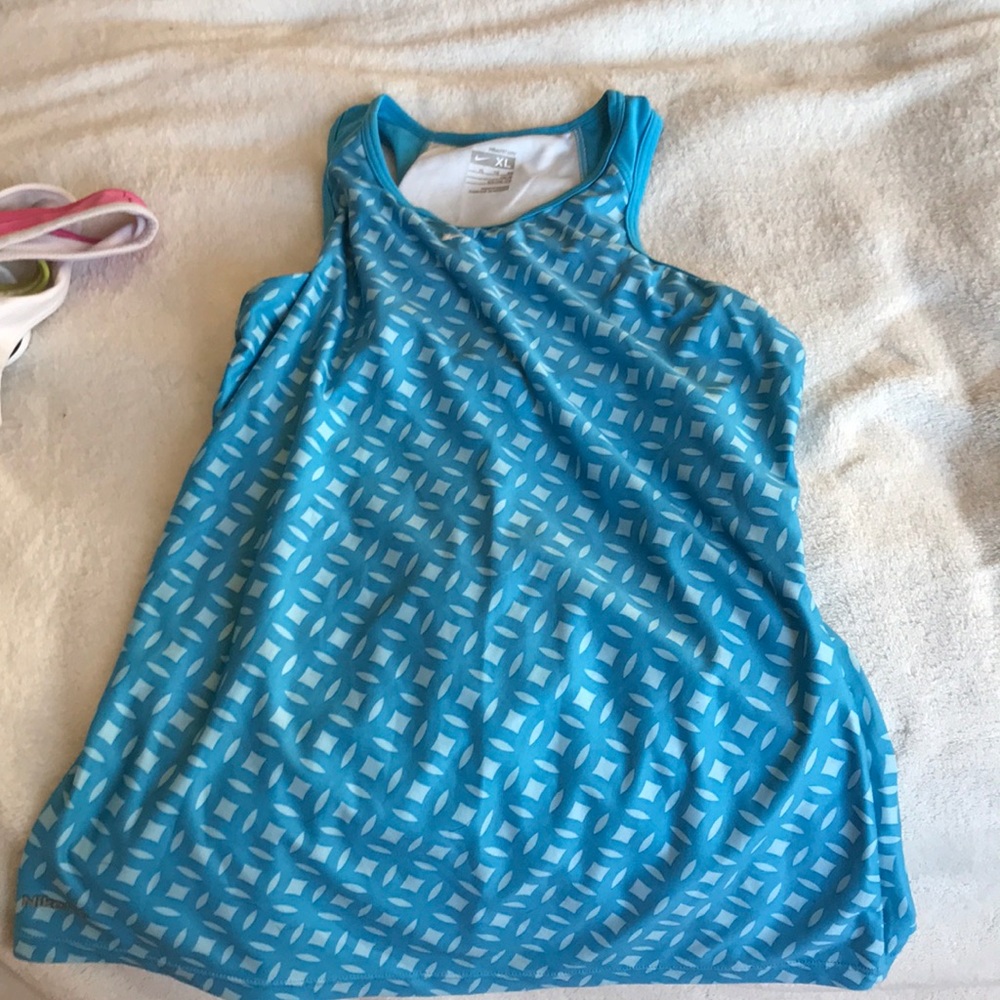 Nike patterned work out tank